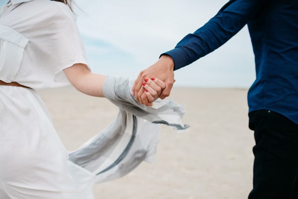 結婚相談所もオンラインの時代！メリット・デメリットと成功する婚活のコツ