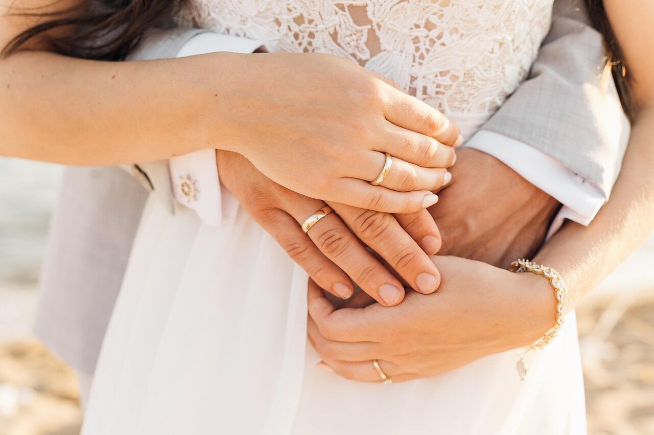 婚活の悩みを整理して自分に合う方法を考えるイメージ